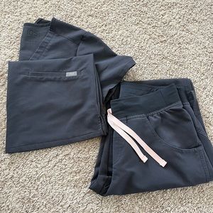 Figs. XS. Like new. Cosma top. Kade cargo. Excellent condition.